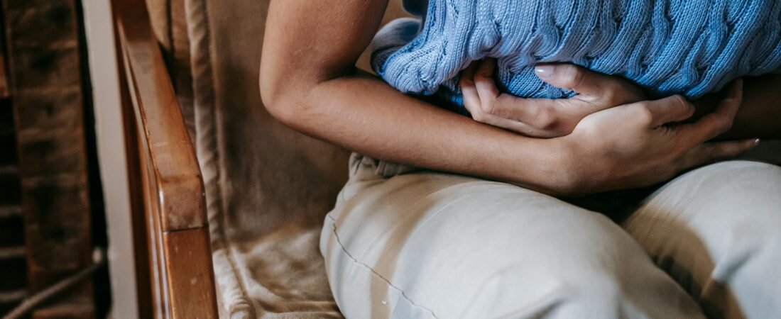¿Por qué me duele la panza todo el tiempo? Síndrome de Intestino Irritable, síntomas y tratamiento con evidencia científica